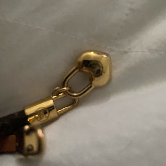 Louis Vuitton heart charm leather bracelet size 17 - Picture 4 of 8
